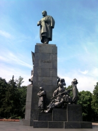 D:\Pics\Фотки\Всё мамы\УР 15\Архитектура\Taras_Shevchenko_monument_(Kharkiv).jpg